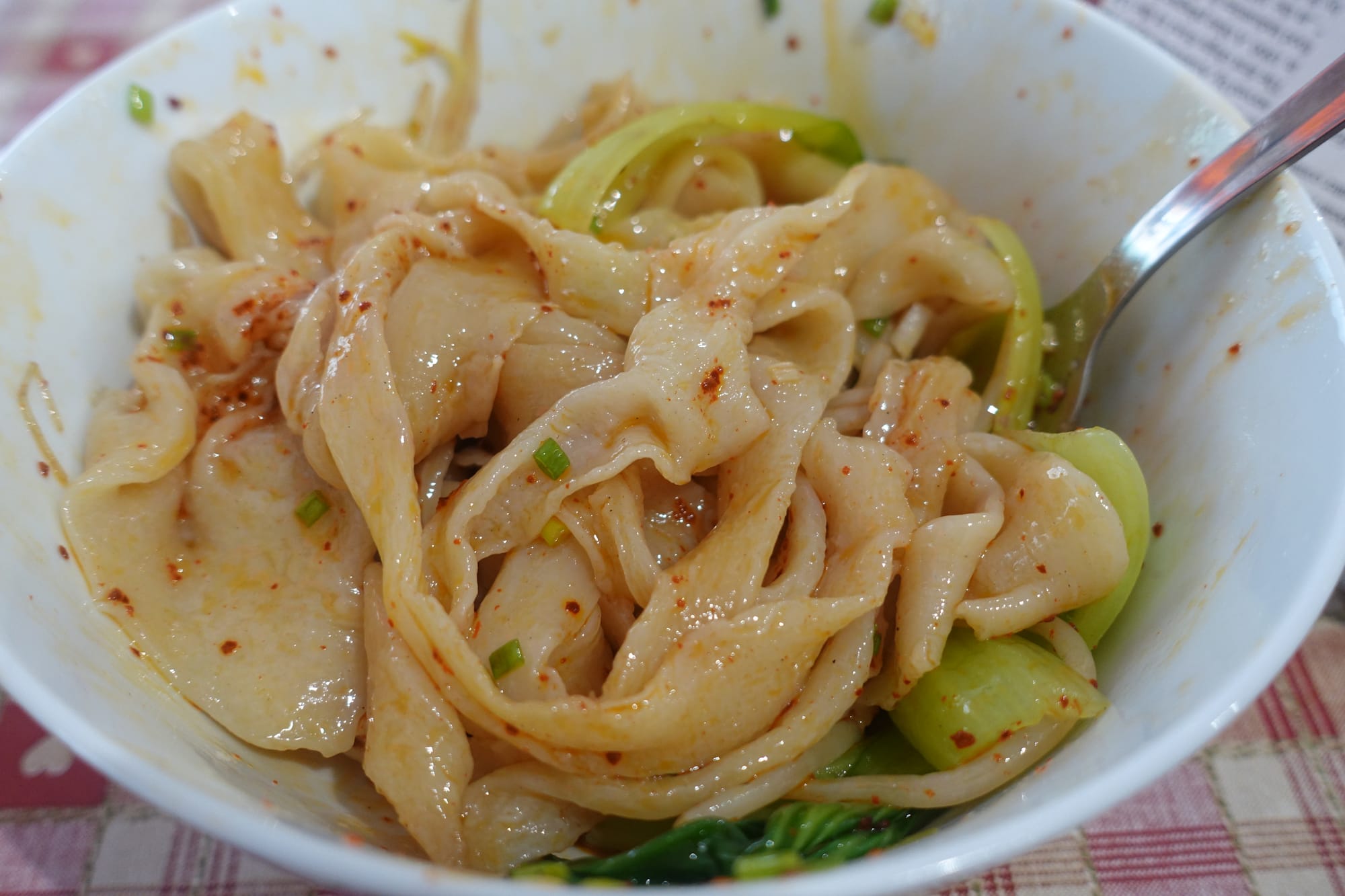 A bowl of spicy, hot oil noodles and veg. Boy, I could really go for some right now.